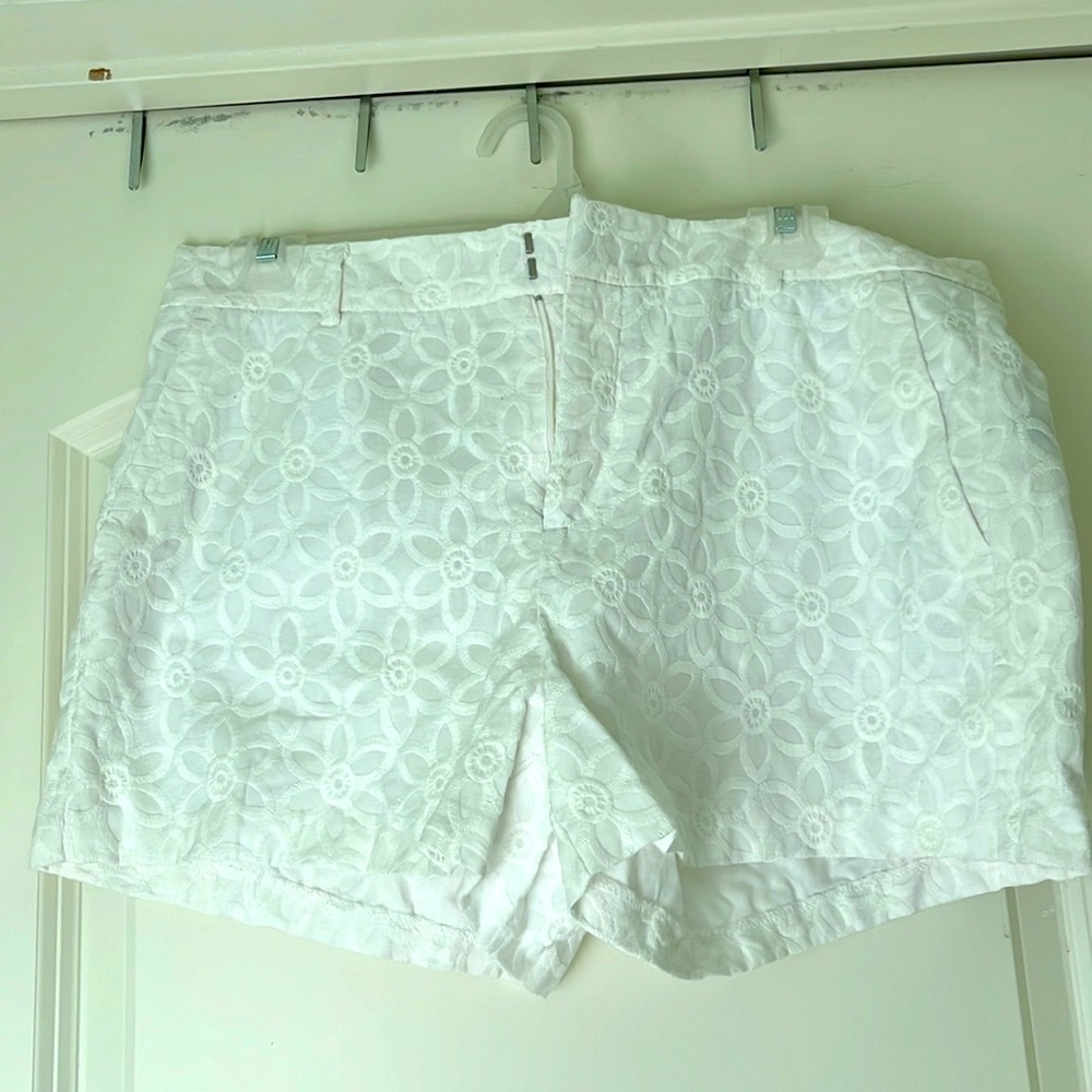 Size 8 white shorts with flower embroidery pattern. 3-1/2” inseam.
